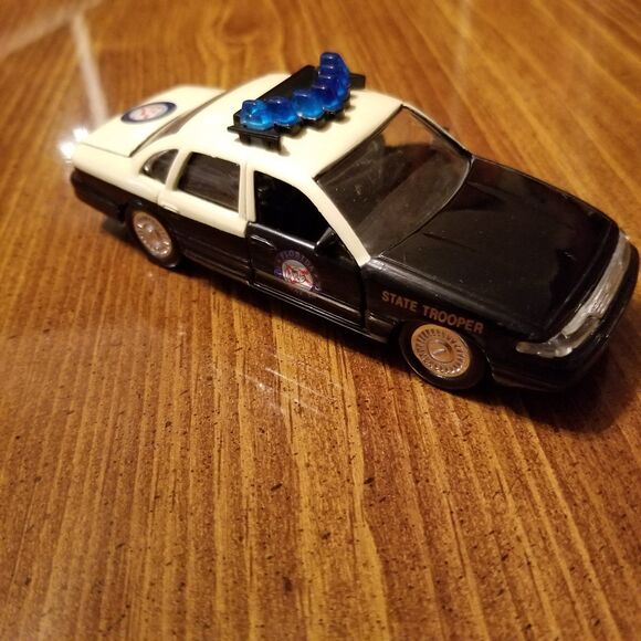 Florida Highway Patrol Road Champs die cast police car 1:43 scale - Picture 3 of 10